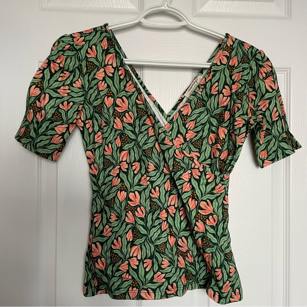 Meemoza 🇨🇦 Lara 3/4 sleeve top with crossover neckline